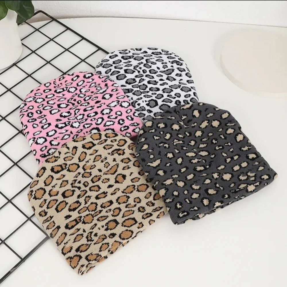 Leopard Print Beanie White Grey - Picture 10 of 13